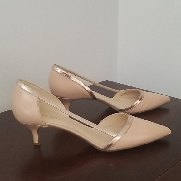 New! Beige Leather kitten heel points - Picture 2 of 8